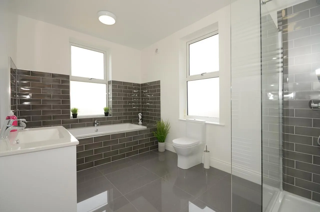 York Boutique House- Spacious & Stylish With Free Parking بيت للعطل