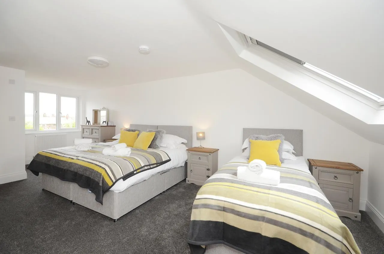 York Boutique House- Spacious & Stylish With Free Parking بيت للعطل