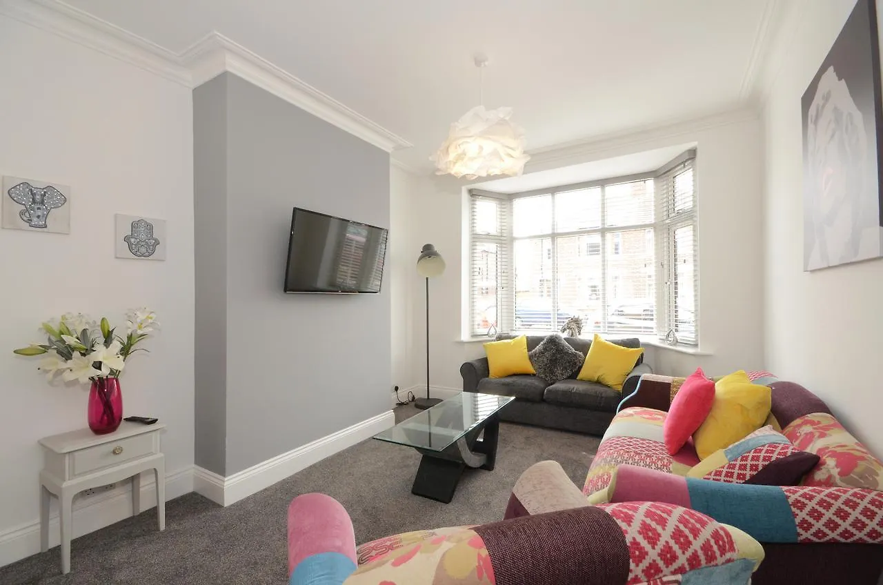 بيت للعطل York Boutique House- Spacious & Stylish With Free Parking